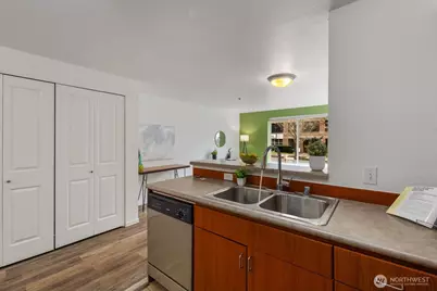 8745 Greenwood Avenue N #207, Seattle, WA 98103 - Photo 10
