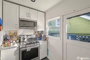 341 NE 51st St, Seattle, WA 98105 - Photo 10