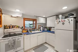 341 NE 51st St, Seattle, WA 98105 - Photo 12