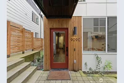 909 Hiawatha Pl S #C, Seattle, WA 98144 - Photo 2