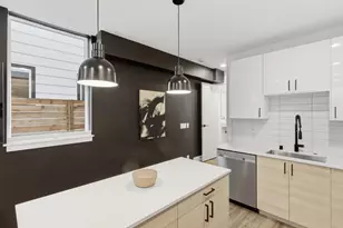 909 Hiawatha Pl S, Seattle, WA 98144 - Photo 8