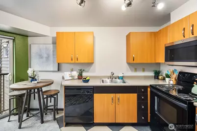 4020 Aurora Avenue N #204, Seattle, WA 98103 - Photo 14