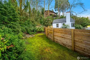 2301 Delmar Dr E, Seattle, WA 98102 - Photo 30