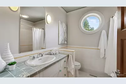 13730 Main Street, Bellevue, WA 98005 - Photo 26