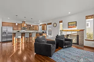 4322 25th St SE, Puyallup, WA 98374 - Photo 2