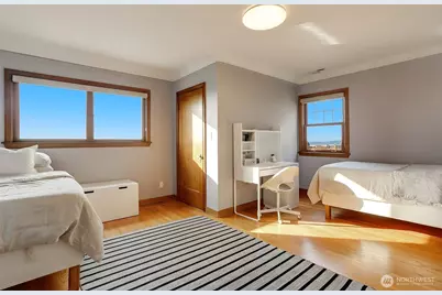 2301 Rosemont Place W, Seattle, WA 98199 - Photo 16