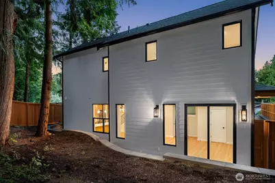 10602 NE 137th Place, Kirkland, WA 98034 - Photo 2