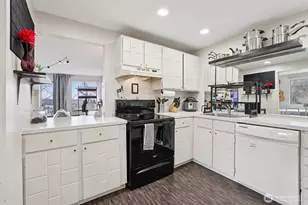 629 Cedar Ave S, Renton, WA 98057 - Photo 10