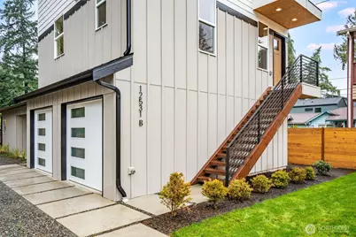 12531 25th Avenue NE #Unit B, Seattle, WA 98125 - Photo 2