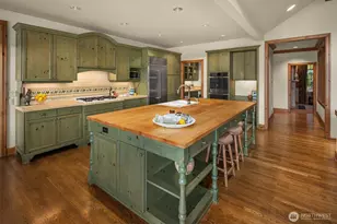 8901 NE 36th St, Yarrow Point, WA 98004 - Photo 12