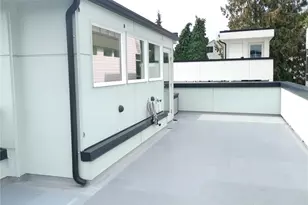 3932 1st Ave NE, Seattle, WA 98105 - Photo 32