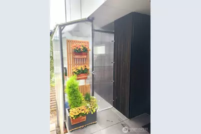 3932 1st Avenue NE, Seattle, WA 98105 - Photo 18