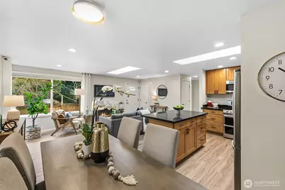 10731 Dayton Avenue N, Seattle, WA 98133 - Photo 8