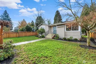 10731 Dayton Ave N, Seattle, WA 98133 - Photo 2