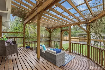 10731 Dayton Avenue N, Seattle, WA 98133 - Photo 20