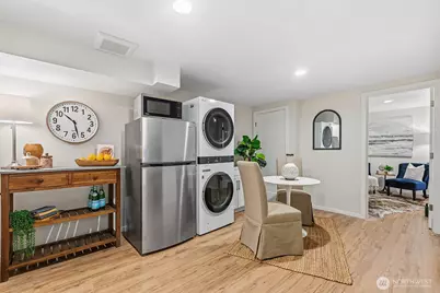 10731 Dayton Avenue N, Seattle, WA 98133 - Photo 24