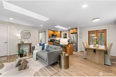 10731 Dayton Avenue N, Seattle, WA 98133 - Photo 14