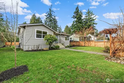 10731 Dayton Avenue N, Seattle, WA 98133 - Photo 30