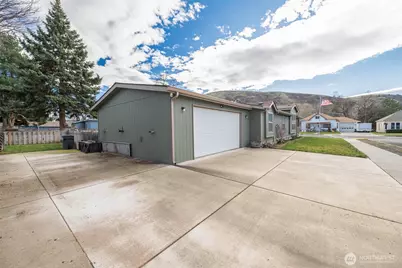 803 S 3rd Street, Dayton, WA 99328 - Photo 4