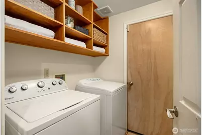 1049 Madison Avenue N, Bainbridge Island, WA 98110 - Photo 12