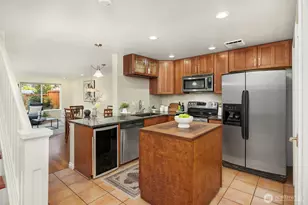 1049 Madison Ave N, Bainbridge Island, WA 98110 - Photo 10