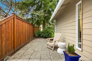 1049 Madison Ave N, Bainbridge Island, WA 98110 - Photo 2