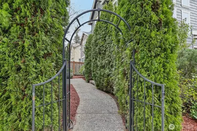 18200 NE 110th Street, Redmond, WA 98052 - Photo 2