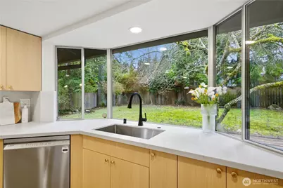 14318 117th Place NE, Kirkland, WA 98034 - Photo 18