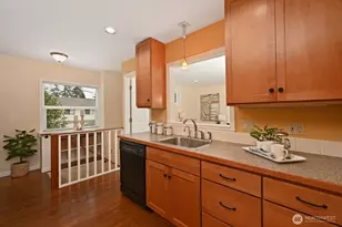 12019 B 25th Ave NE, Seattle, WA 98125 - Photo 8