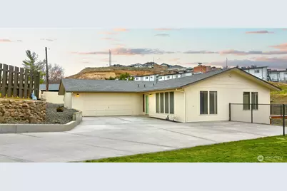 608 Anchor Place, Selah, WA 98942 - Photo 2