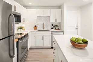 3661 Phinney Ave N, Seattle, WA 98103 - Photo 12