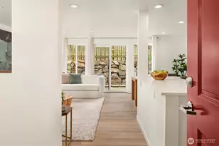 3661 Phinney Ave N, Seattle, WA 98103 - Photo 2