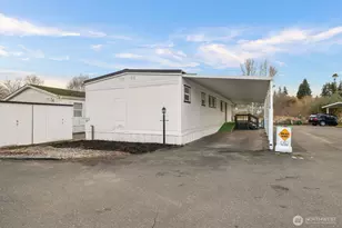 7031 NE 175th St, Kenmore, WA 98028 - Photo 2