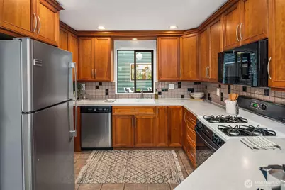 343 N 74th Street, Seattle, WA 98103 - Photo 10