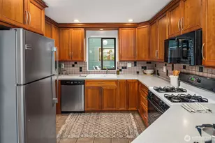 343 N 74th St, Seattle, WA 98103 - Photo 10