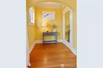7026 5th Avenue NW, Seattle, WA 98117 - Photo 8