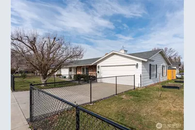 934 Stevens Street, Wenatchee, WA 98801 - Photo 2