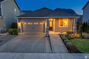 864 Sigrist Dr E, Enumclaw, WA 98022 - Photo 2