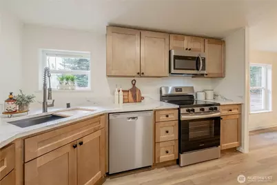 10794 Halloran Road, Bow, WA 98232 - Photo 14