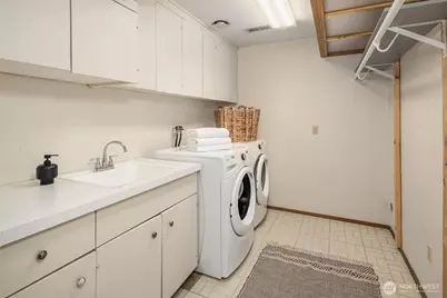 17814 NE 8th Place, Bellevue, WA 98008 - Photo 28