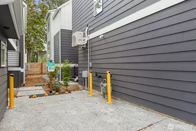 915 N 98th Street #B, Seattle, WA 98103 - Photo 24