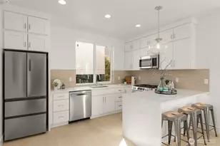 915 N 98th St, Seattle, WA 98103 - Photo 8