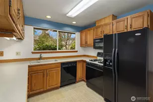 4908 NE 24th St, Renton, WA 98059 - Photo 6