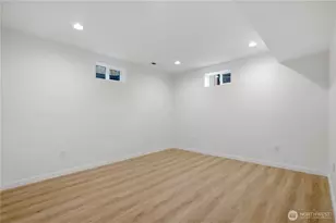 12600 SE 27th St, Bellevue, WA 98005 - Photo 22