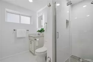 12600 SE 27th St, Bellevue, WA 98005 - Photo 26