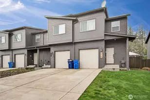 375 S 10th St, Kalama, WA 98625 - Photo 2