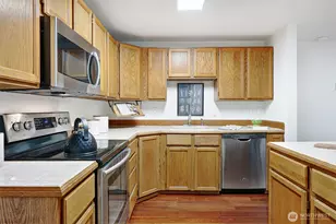 8720 Phinney Ave N, Seattle, WA 98103 - Photo 12