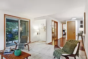 8720 Phinney Ave N, Seattle, WA 98103 - Photo 6