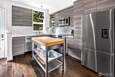 3220 Franklin Avenue E, Seattle, WA 98102 - Photo 6