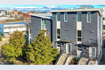 3220 Franklin Avenue E, Seattle, WA 98102 - Photo 1